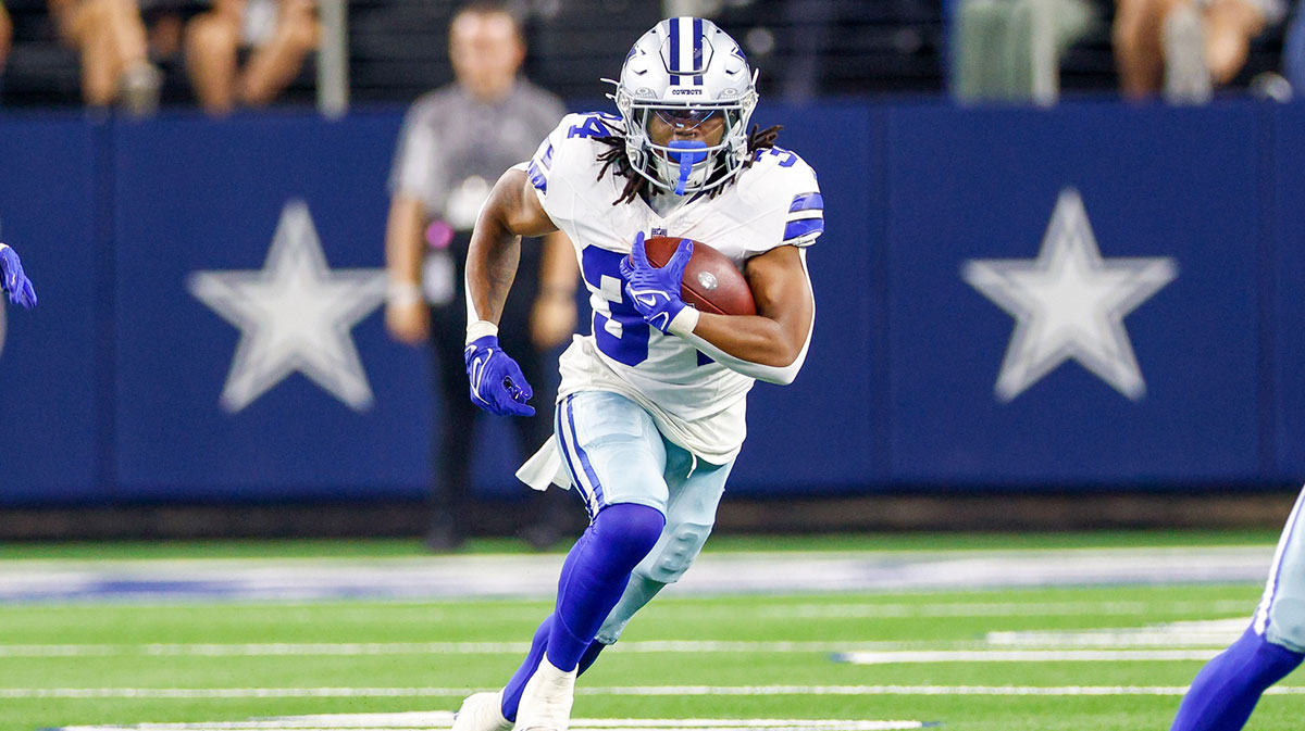 Dallas Cowboys running back Jaydon Blue (34) carries the ball during the fourth quarter against the Atlanta Falcons at AT&T Stadium.