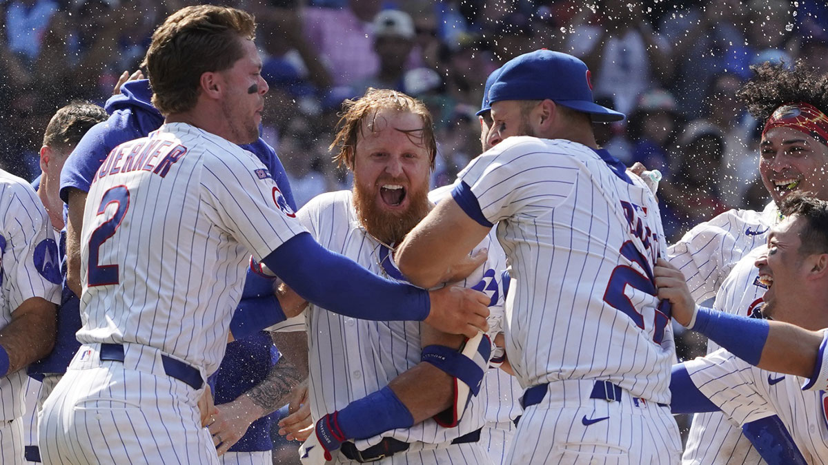 Cubs pinch hitter Justin Turner (center) celebrates