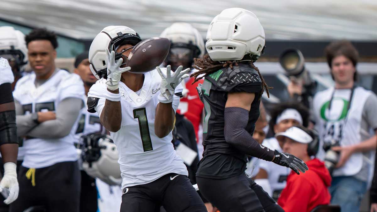 Dakorien Moore bold predictions for 2025 Oregon season