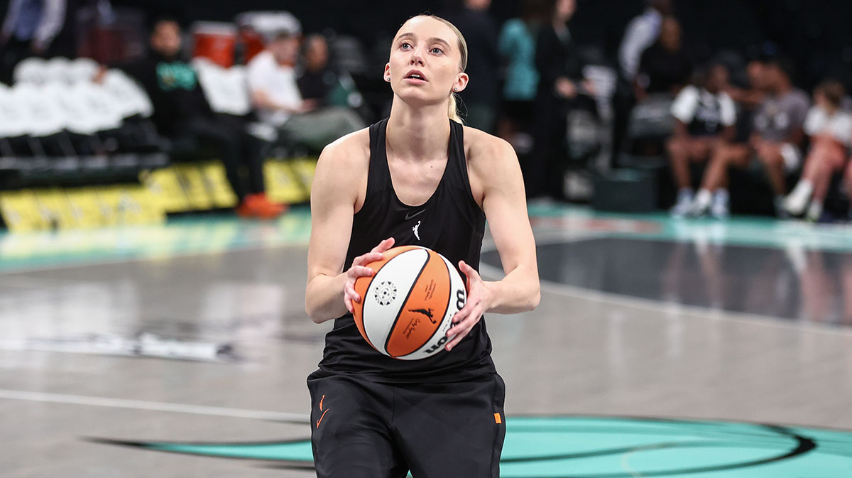 Dallas Wings guard Paige Bueckers (5) warms up prior to the game against the New York Liberty at Barclays Center. Ogunbowale