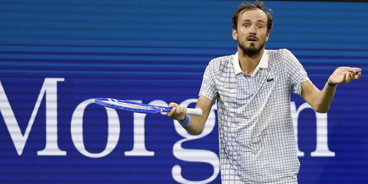 Daniil Medvedev gestures after losing a point against Benjamin Bonzi (FRA)(R) on day one of the 2025 US Open at USTA Billie Jean King National Tennis Center.