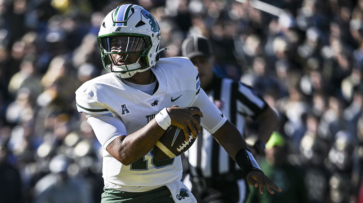Tulane Green Wave quarterback Darian Mensah (10) scores a touchdown during the first half against the Navy Midshipmen at Navy-Marine Corps Memorial Stadium.