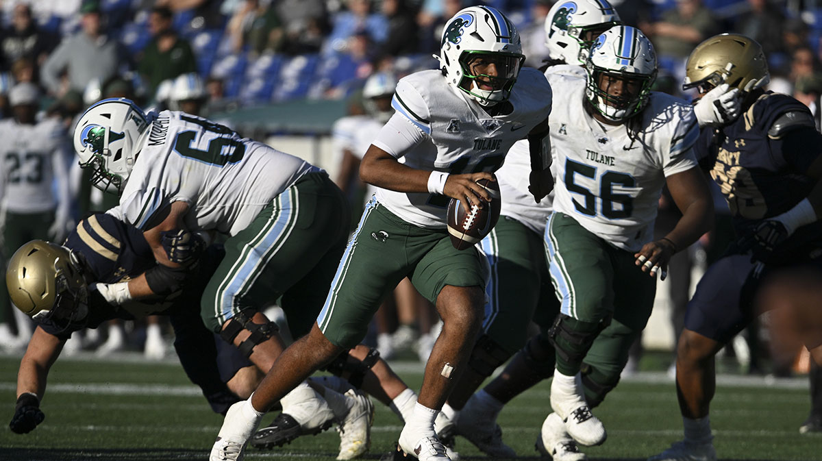 Tulane Green Wave quarterback Darian Mensah (10) rushes during the second half against the Navy Midshipmen at Navy-Marine Corps Memorial Stadium.