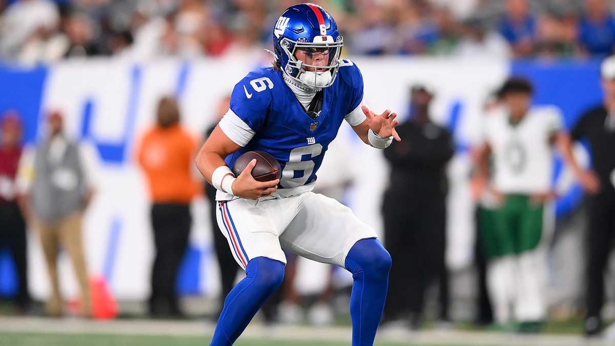 New York Giants quarterback Jaxson Dart (6) runs against the New York Jets during the second half at MetLife Stadium.