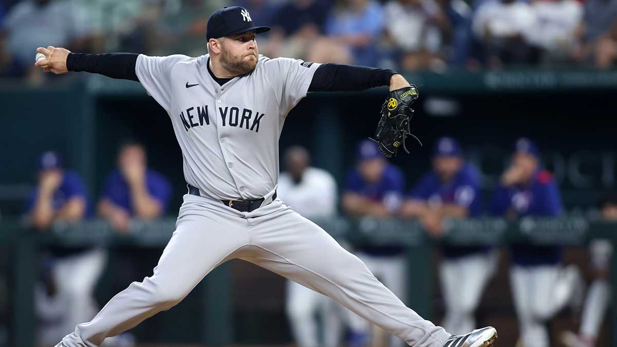 New York Yankees relief pitcher David Bednar (53) throws a pitch during the ninth inning against the Texas Rangers at Globe Life Field.