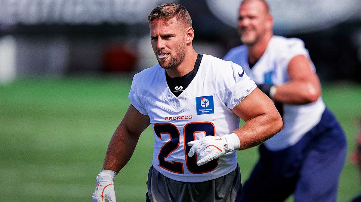 Broncos fullback suffers preseason practice injury