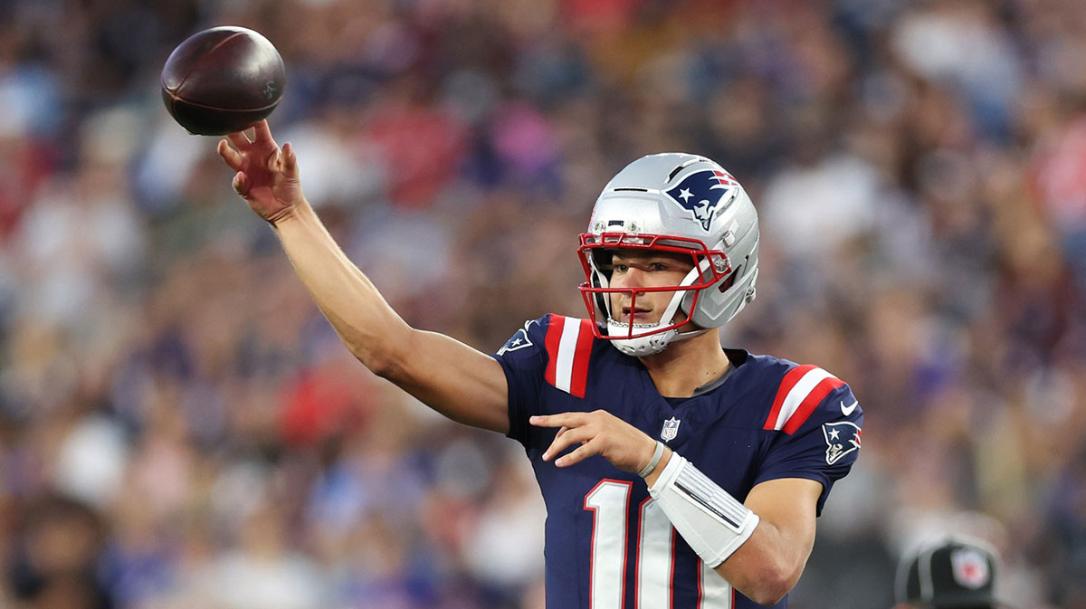 New England Patriots quarterback Drake Maye (10) passes the ball during the first half against the Washington Commanders at Gillette Stadium.