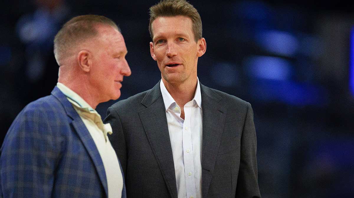Golden State Warriors General Manager Mike Dunleavy (right) chats with Warriors great Chris Mullin before taking on the Sacramento Kings at Chase Center.