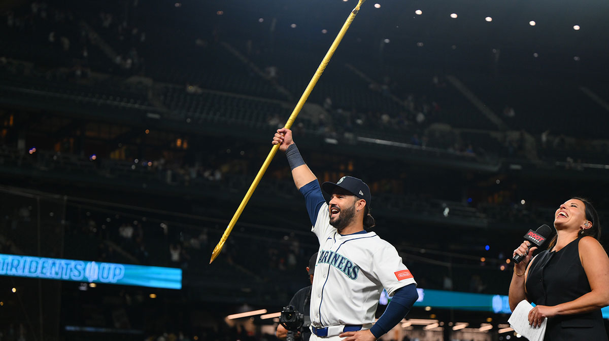 Seattle Mariners third baseman Eugenio Suarez (28) interacts with fans after the game against the Chicago White Sox at T-Mobile Park.