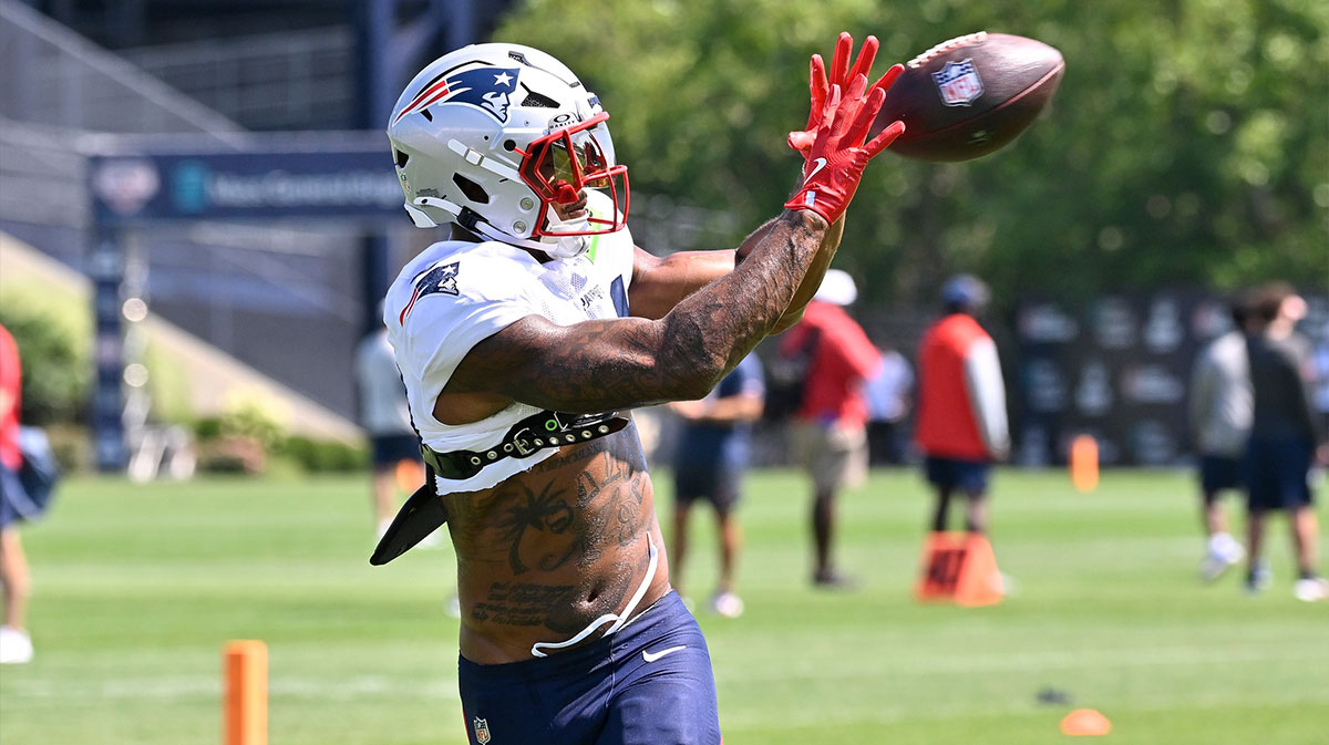 New England Patriots wide receiver Kendrick Bourne (84) makes a catch during training camp at Gillette Stadium.