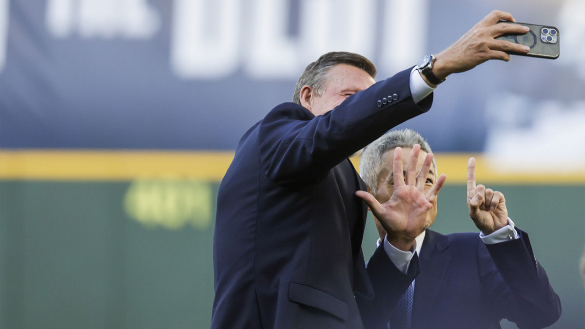 Ichiro Suzuki reacts to rare Mariners honor he’ll share with Randy Johnson