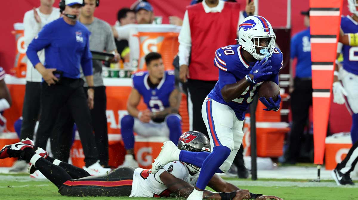 Buffalo Bills running back Frank Gore Jr. (20) runs past Tampa Bay Buccaneers linebacker Markees Watts (58) during the first quarter at Raymond James Stadium.