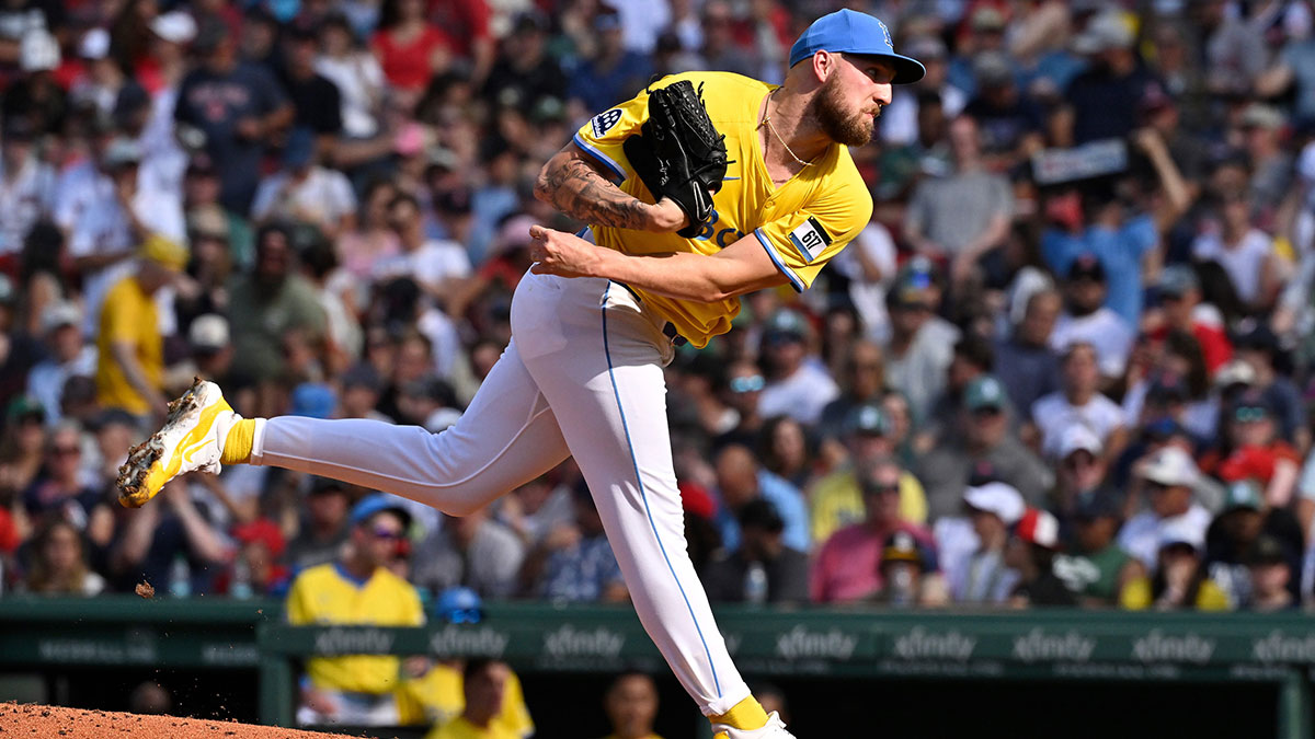 Boston Red Sox starting pitcher Garrett Crochet (35) pitches against the Tampa Bay Rays during the fourth inning at Fenway Park.
