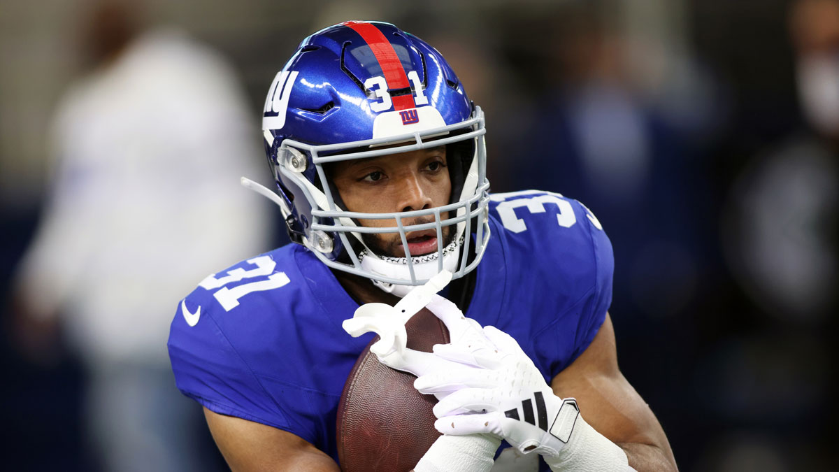 New York Giants running back Matt Breida (31) catches a pass before the game against the New York Giants at AT&T Stadium.