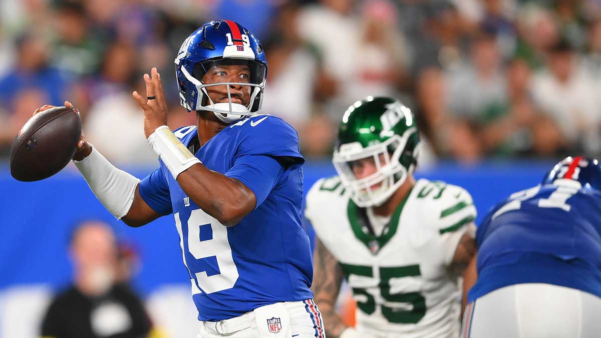 New York Giants quarterback Jameis Winston (19) passes against the New York Jets during the second half at MetLife Stadium.
