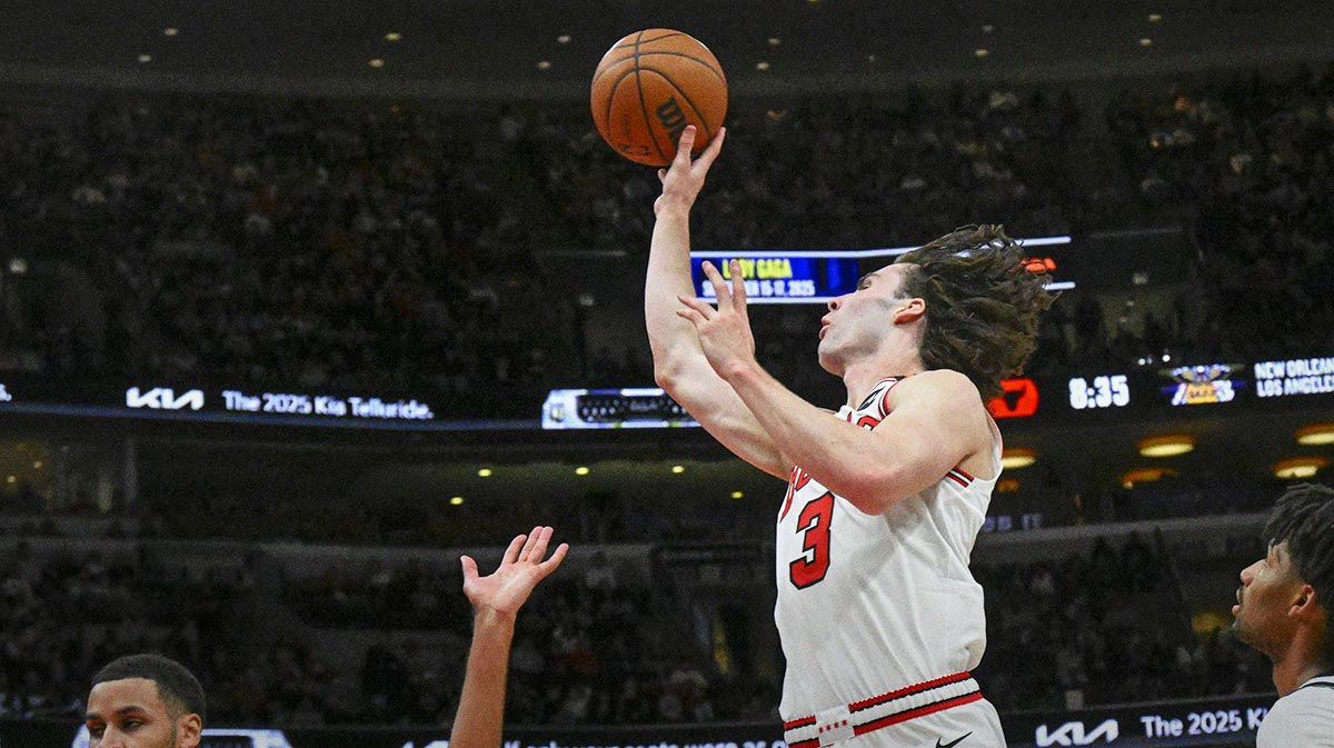 Chicago Bulls guard Josh Giddey (3) shoots against the Portland Trail Blazers during the second half at the United Center.