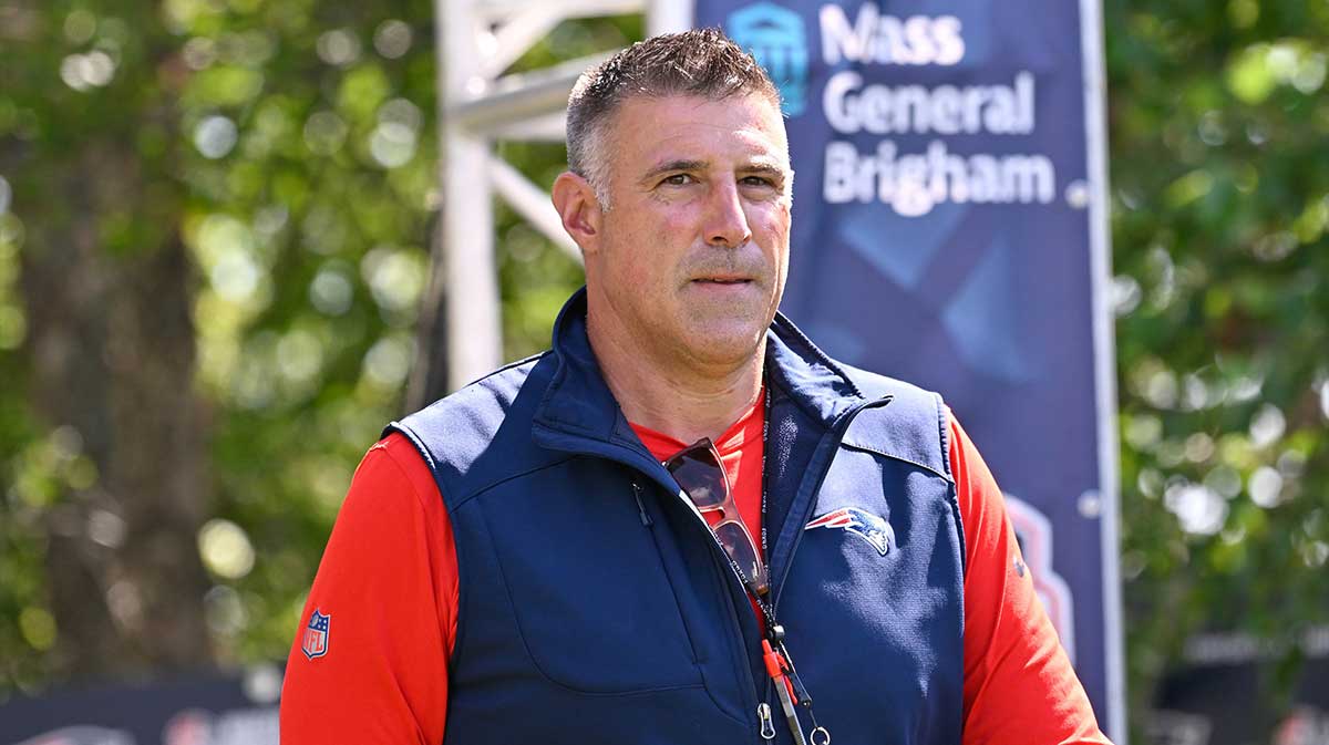 New England Patriots head coach Mike Vrabel heads to the practice fields for training camp at Gillette Stadium.