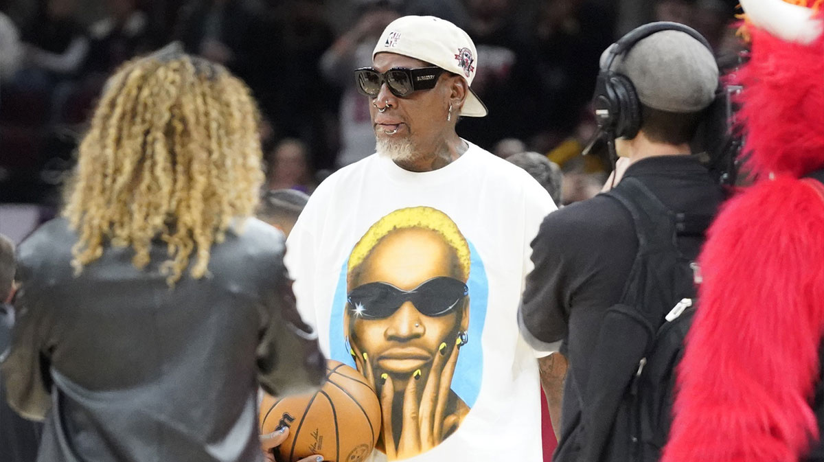 Bulls Dennis Rodman before the game at United Center