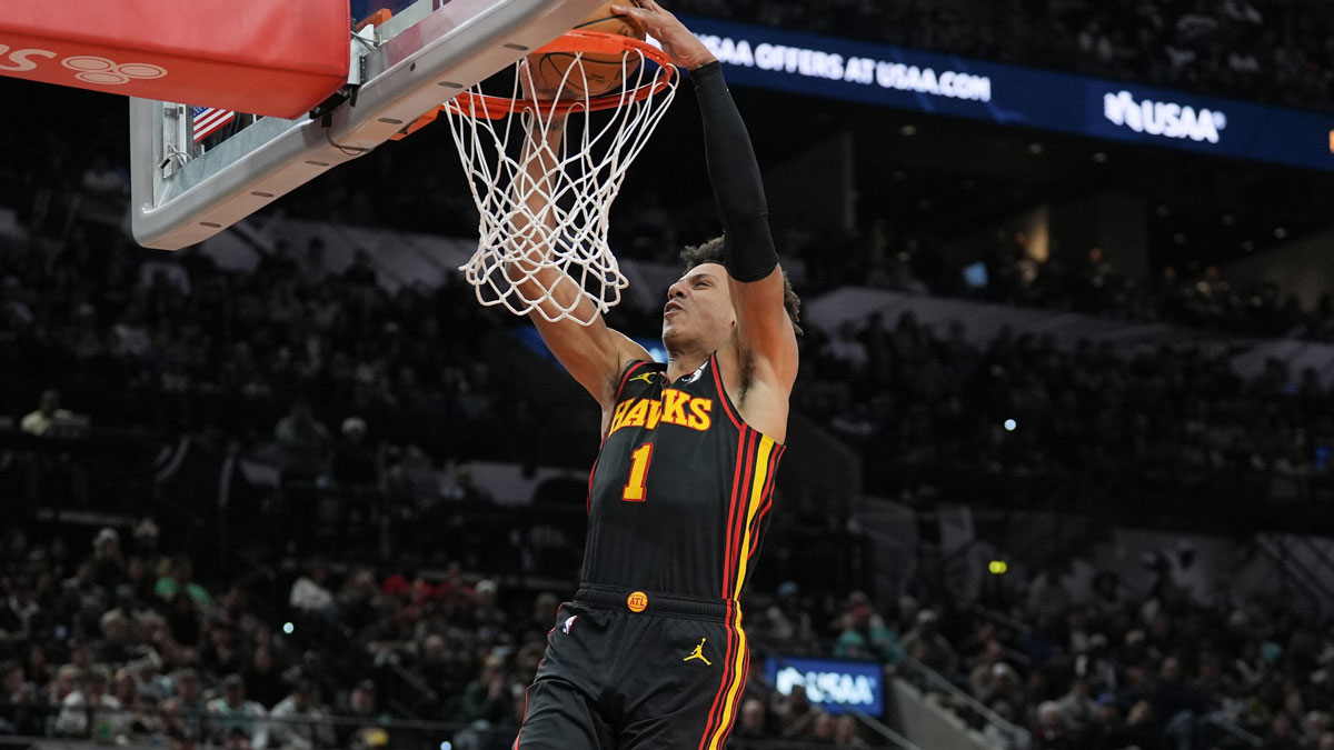 Atlanta Hawks forward Jalen Johnson (1) dunks the ball in the second half against the San Antonio Spurs at Frost Bank Center.