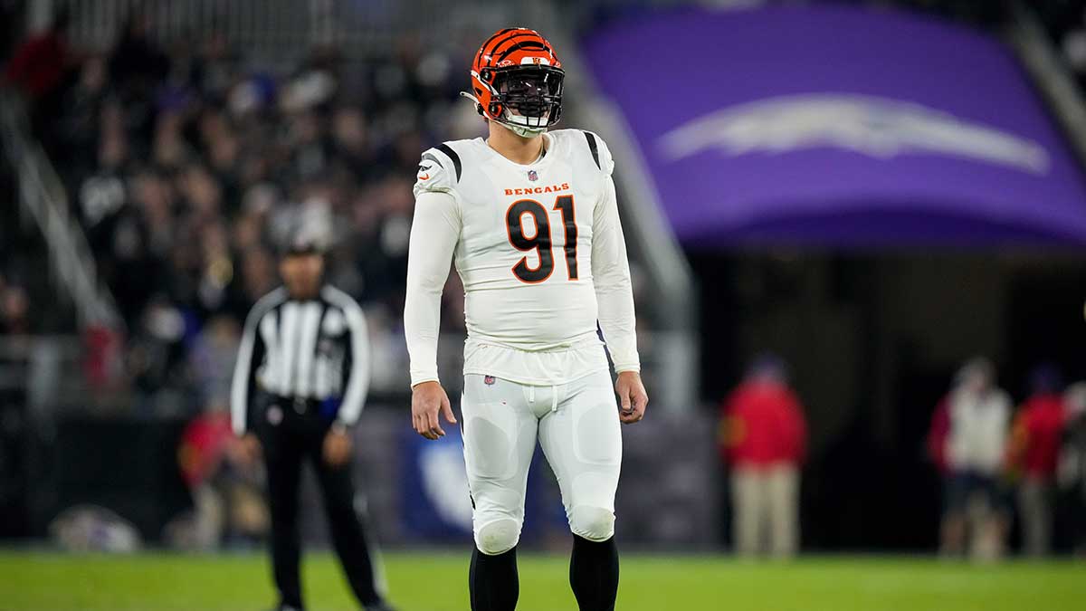 Cincinnati Bengals defensive end Trey Hendrickson (91) paces behind the line in the second quarter of the NFL Week 11 game between the Baltimore Ravens and the Cincinnati Bengals at M&T Bank Stadium in Baltimore on Thursday, Nov. 16, 2023.