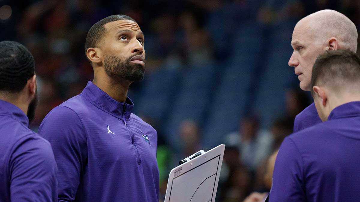 Charlotte Hornets head coach Charles Lee reacts during the first half against the New Orleans Pelicans at Smoothie King Center.