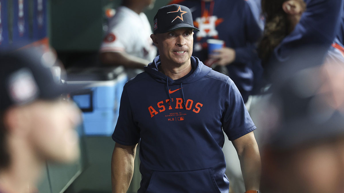 Houston Astros manager Joe Espada (19) walks in the dugout before the game against the Athletics at Daikin Park.