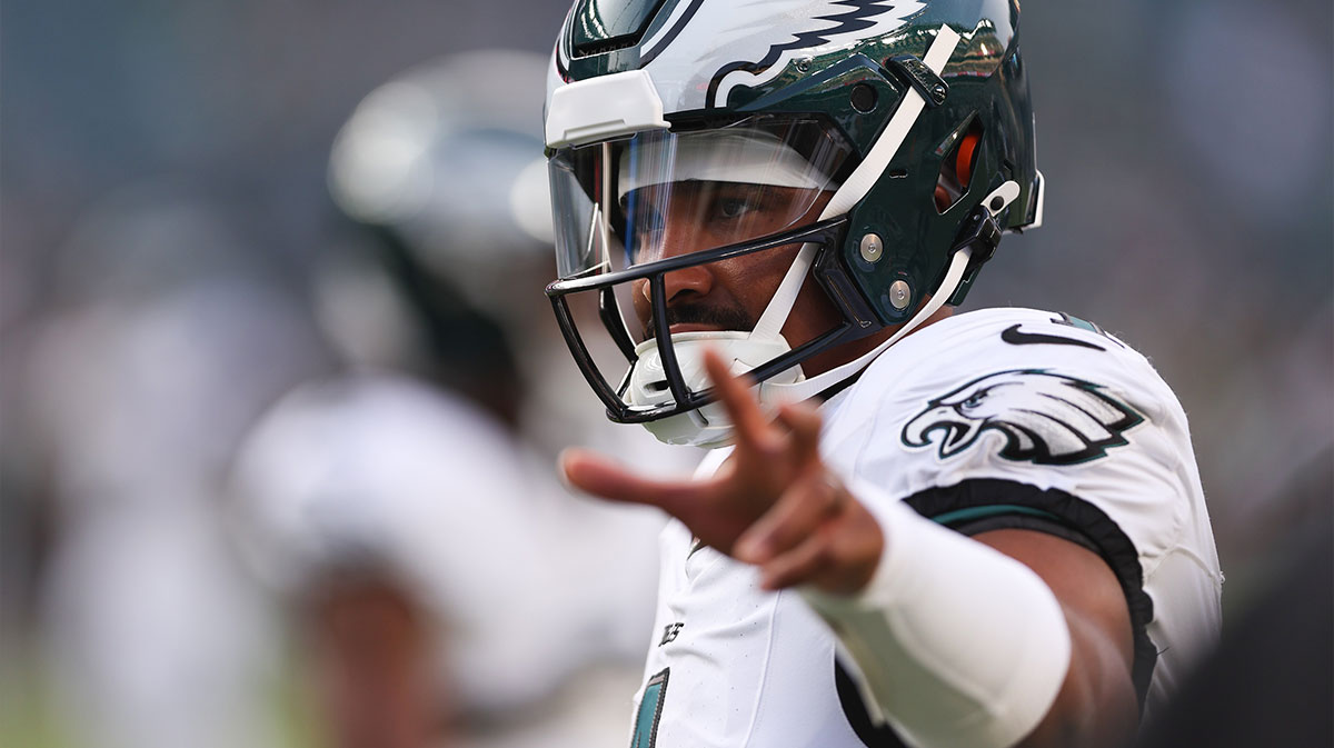 Eagles’ Big Dom stands guard over Jalen Hurts-Shedeur Sanders private chat