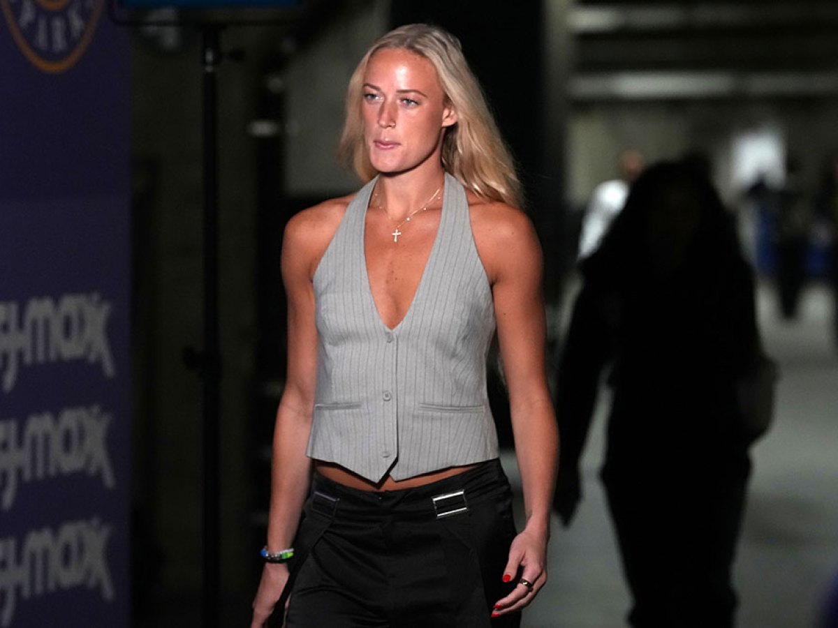 Fever news: Cunningham walked to stadium in heels after car broke down