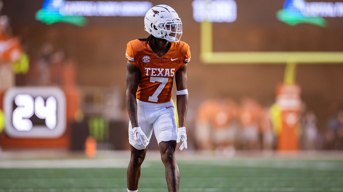 Texas Longhorns wide receiver Isaiah Bond (7) lines up against the Kentucky Wildcats during the third quarter at Darrell K Royal-Texas Memorial Stadium.