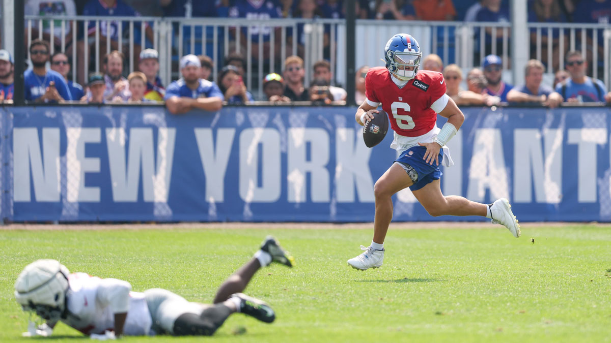 New York Giants quarterback Jaxson Dart (6) scrambles during training camp at Quest Diagnostics Training Center.