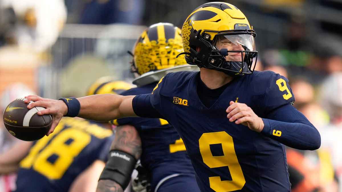 Michigan Wolverines quarterback J.J. McCarthy (9) throws during the second half of the NCAA football game against the Ohio State Buckeyes at Michigan Stadium.