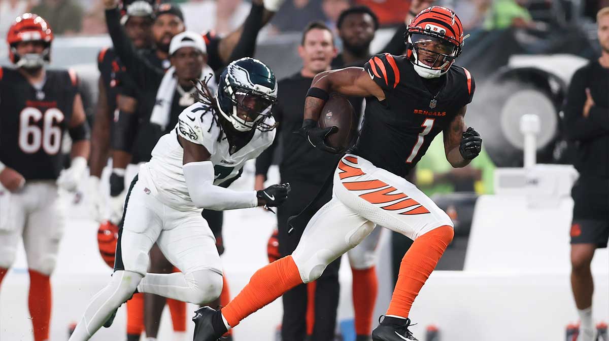 Cincinnati Bengals wide receiver Ja'Marr Chase (1) runs for a touchdown past Philadelphia Eagles cornerback Kelee Ringo (7) after a catch during the first quarter at Lincoln Financial Field.