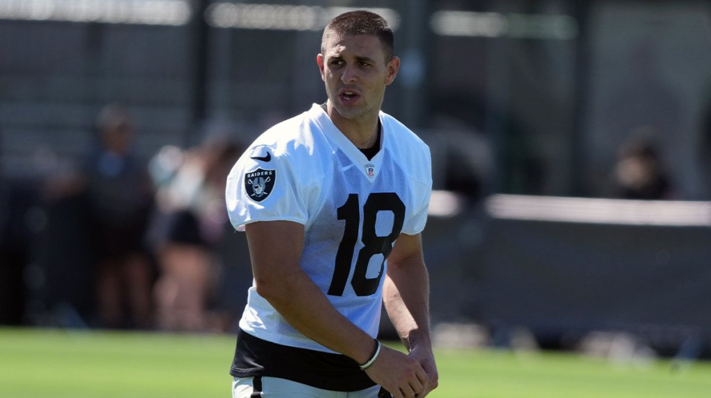 Las Vegas Raiders receiver Jack Bech (18) during training camp at the Intermountain Healthcare Performance Center. Mandatory Credit: Kirby Lee-Imagn Images