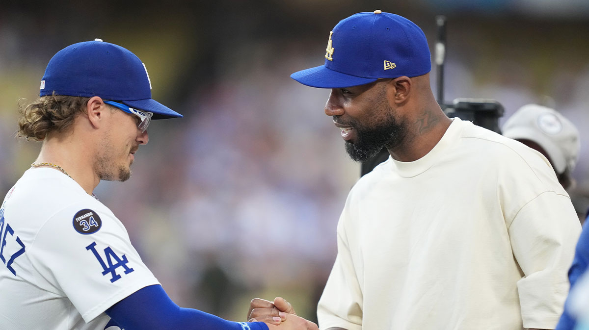 Jason Heyward greets Los Angeles Dodgers third baseman Enrique Hernandez