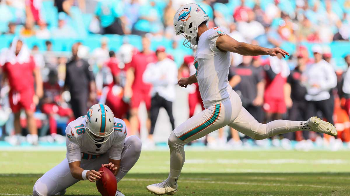 Miami Dolphins place kicker Jason Sanders (7) kicks a field goal against the Arizona Cardinals during the second quarter at Hard Rock Stadium.