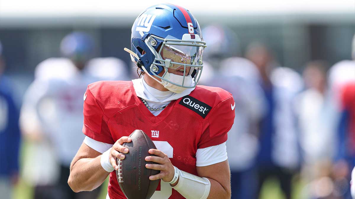 New York Giants quarterback Jaxson Dart (6) drops back to pass during training camp at Quest Diagnostics Training Center.