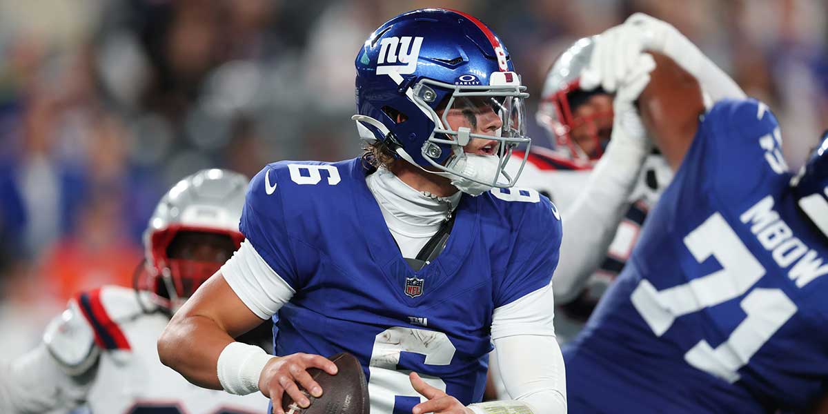 New York Giants quarterback Jaxson Dart (6) drops back to pass during the first half against the New England Patriots at MetLife Stadium.