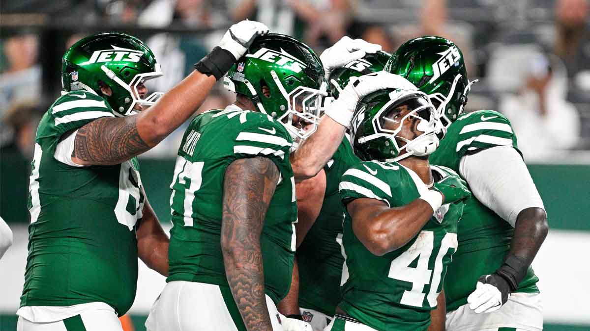 New York Jets running back Donovan Edwards (40) celebrates a touchdown during the fourth quarter against the Philadelphia Eagles at MetLife Stadium.
