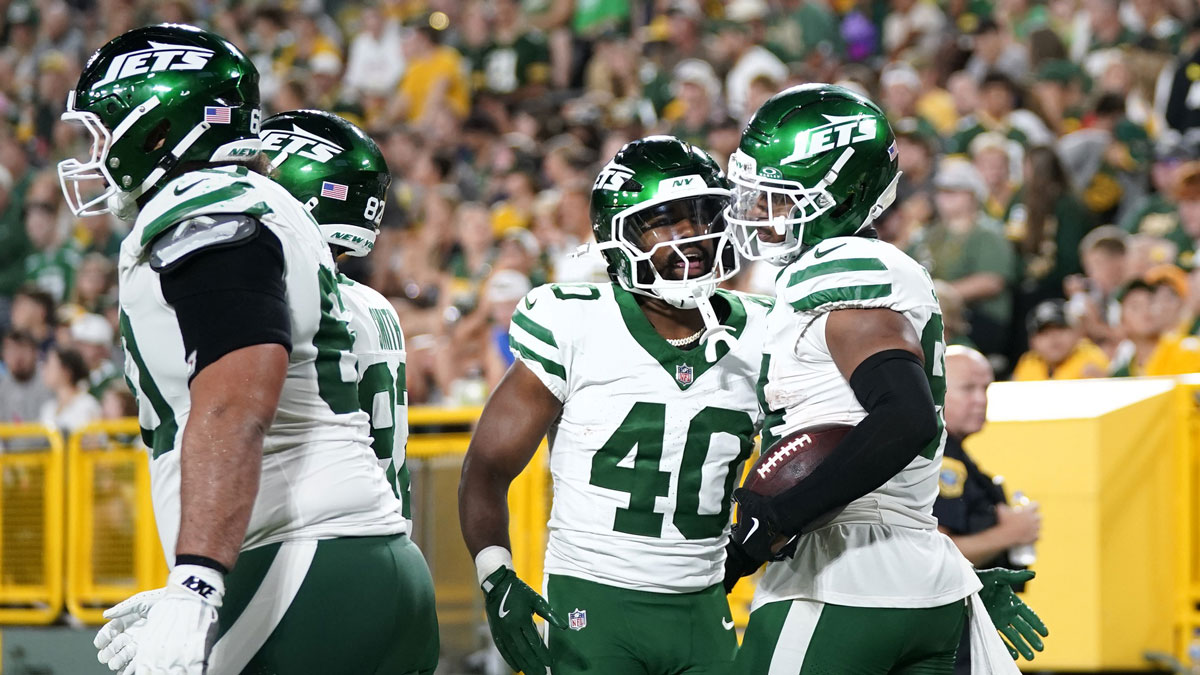 New York Jets running back Donovan Edwards (40) celebrates a touchdown scored by tight end Stone Smartt (right) against the Green Bay Packers during the second half at Lambeau Field.