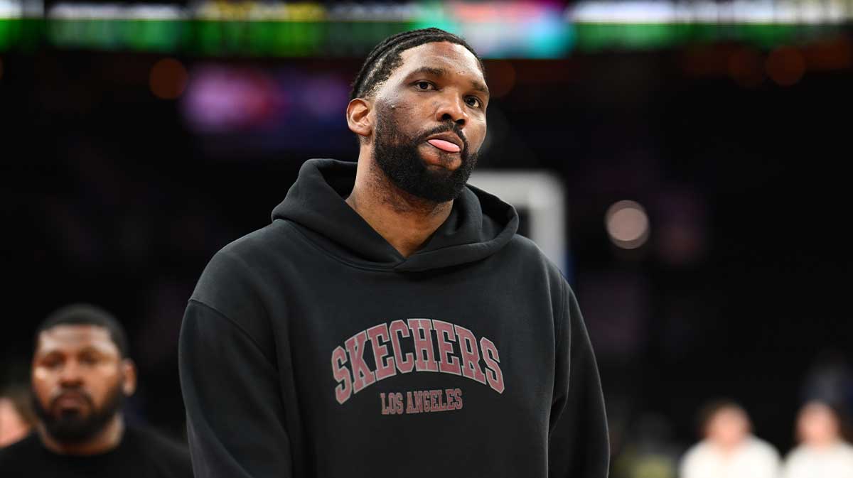 76ers’ Joel Embiid makes surprise appearance at Phillies-Tigers game