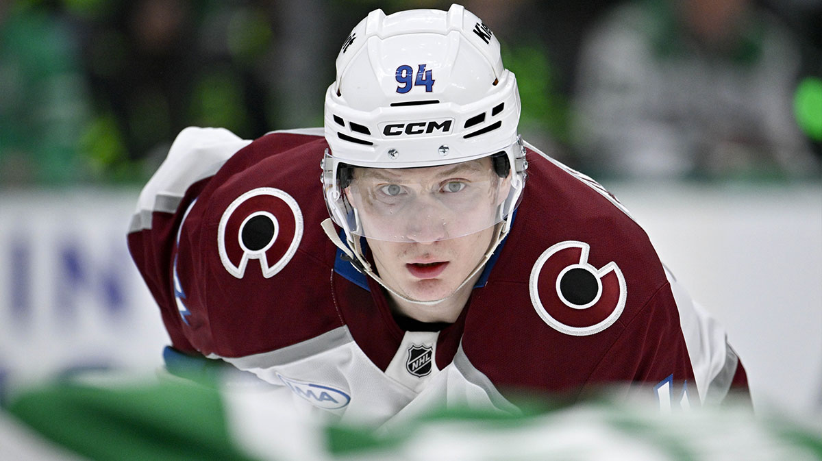 Avalanche re-sign depth forward after career year