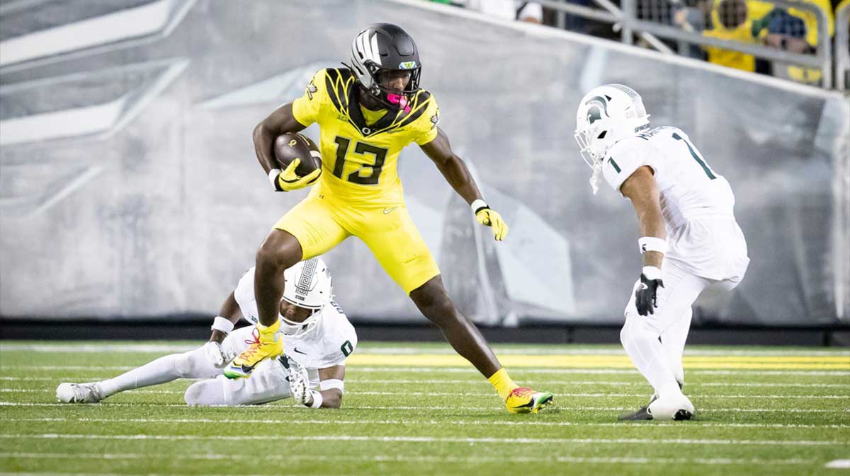 Oregon Ducks wide receiver Jurrion Dickey carries the ball as the Ducks host the Spartans at Autzen Stadium in Eugene, Ore.