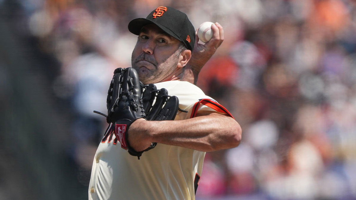 San Francisco Giants starting pitcher Justin Verlander (35) throws a pitch against the Washington Nationals during the fourth inning at Oracle Park.