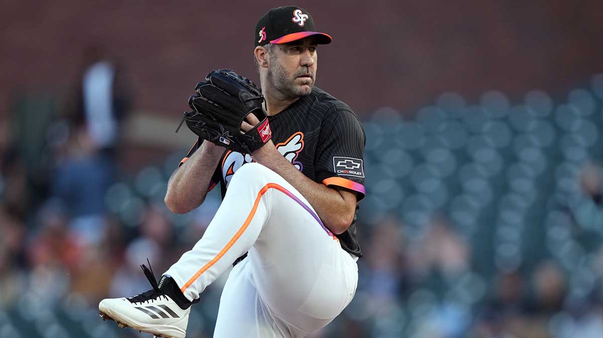 San Francisco Giants pitcher Justin Verlander (35) throws a pitch against the Tampa Bay Rays during the first inning at Oracle Park.