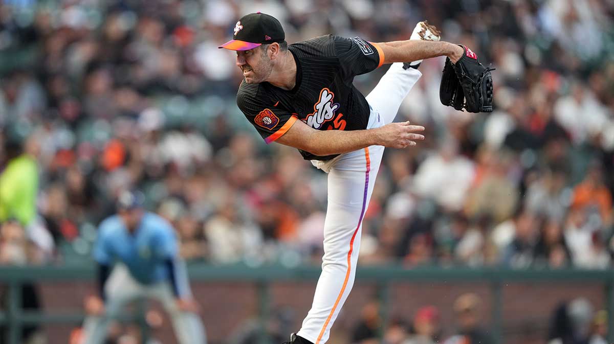 San Francisco Giants starting pitcher Justin Verlander (35) throws a pitch against the Tampa Bay Rays during the fourth inning at Oracle Park.