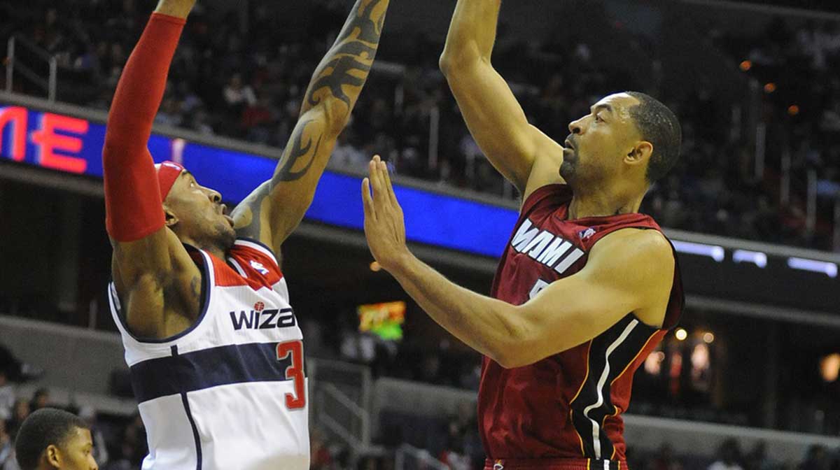 Miami Heat power forward Juwan Howard (5) shoots a jump shot over Washington Wizards forward James Singleton (3) during the second half at the Verizon Center. The Wizards defeated the Heat 104-70.