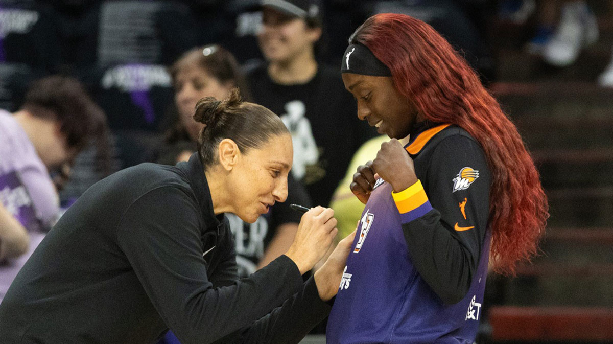 Phoenix Mercury guard Diana Taurasi (3) signs Phoenix Mercury guard Kahleah Copper's (2) Taurasi jersey on Sept. 19, 2024 at Footprint Center in Phoenix.