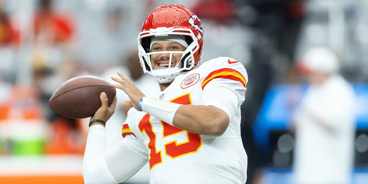 Kansas City Chiefs quarterback Patrick Mahomes (15) against the Arizona Cardinals during a preseason NFL game at State Farm Stadium.