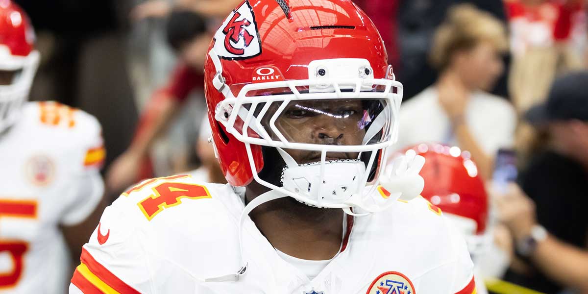 Kansas City Chiefs safety Mike Edwards (34) against the Arizona Cardinals during a preseason NFL game at State Farm Stadium.