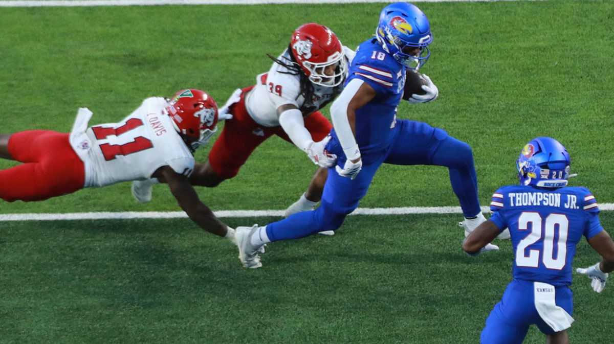 Kansas Jayhawks tight end DeShawn Hanika (18) runs the ball during the game between Fresno State and Kansas at David Booth Kansas Memorial Stadium on Aug. 23, 2025.